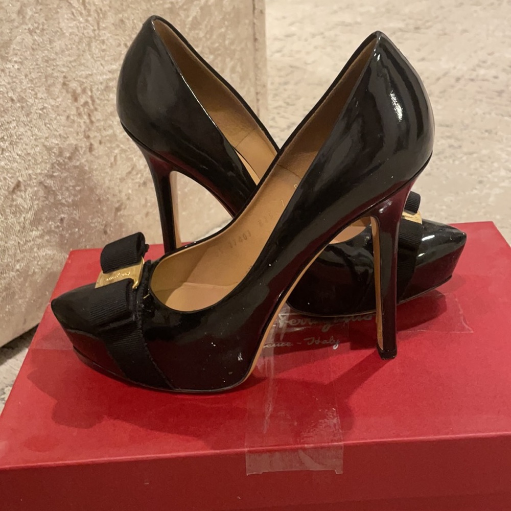 Ferragamo Black pumps